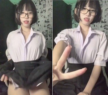 Nikmat gila saat ngentot mahasiswi toge kecil memek tembem botak